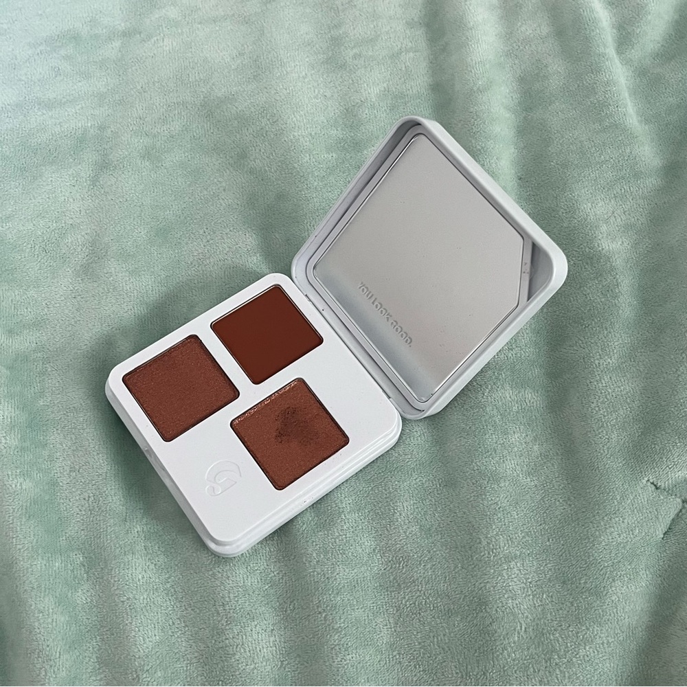 Glossier monochromes eyeshadow trio in clay